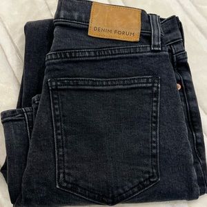 Aritzia Denim Forum “The arlo high rise straight 28L”